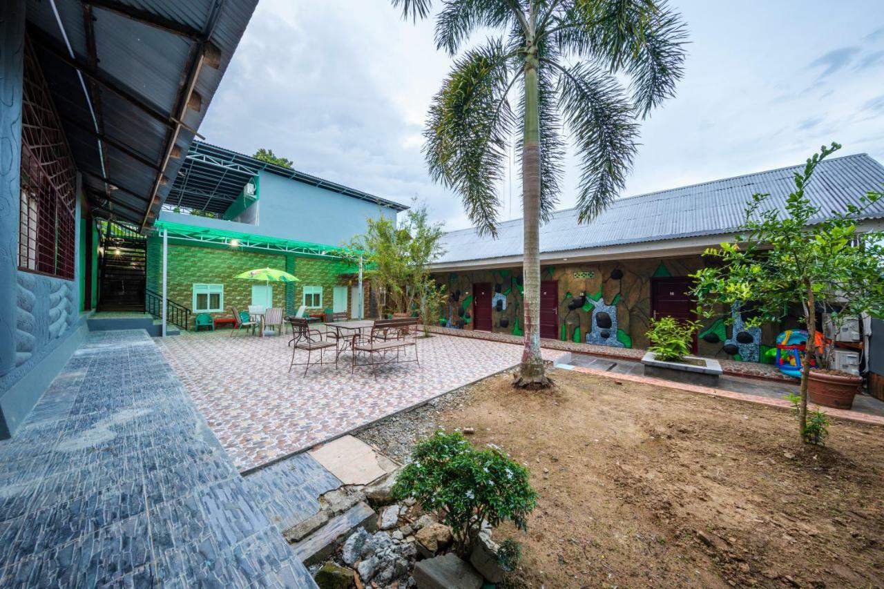 Mega Nasional Seaview Hotel Gunungsitoli Exterior photo