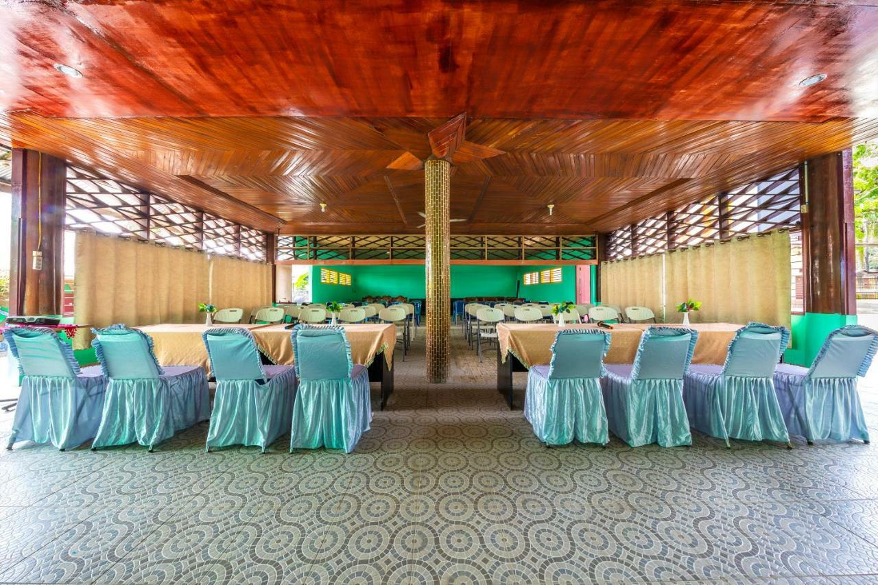 Mega Nasional Seaview Hotel Gunungsitoli Exterior photo