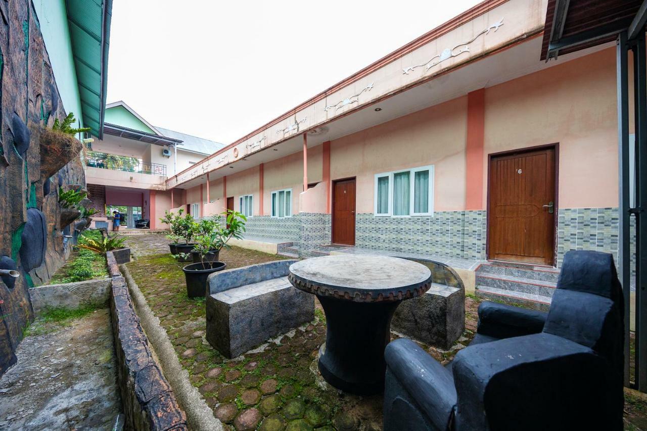 Mega Nasional Seaview Hotel Gunungsitoli Exterior photo