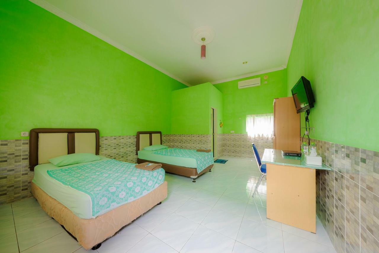 Mega Nasional Seaview Hotel Gunungsitoli Exterior photo